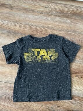 Star Wars Short Sleeve Shirt. Boys size 3T.